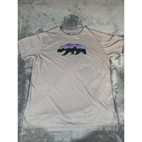 Patagonia Other - Patagonia Shirt Mens Large Gray Organic Cotton Bear Graphic Tee STY39143